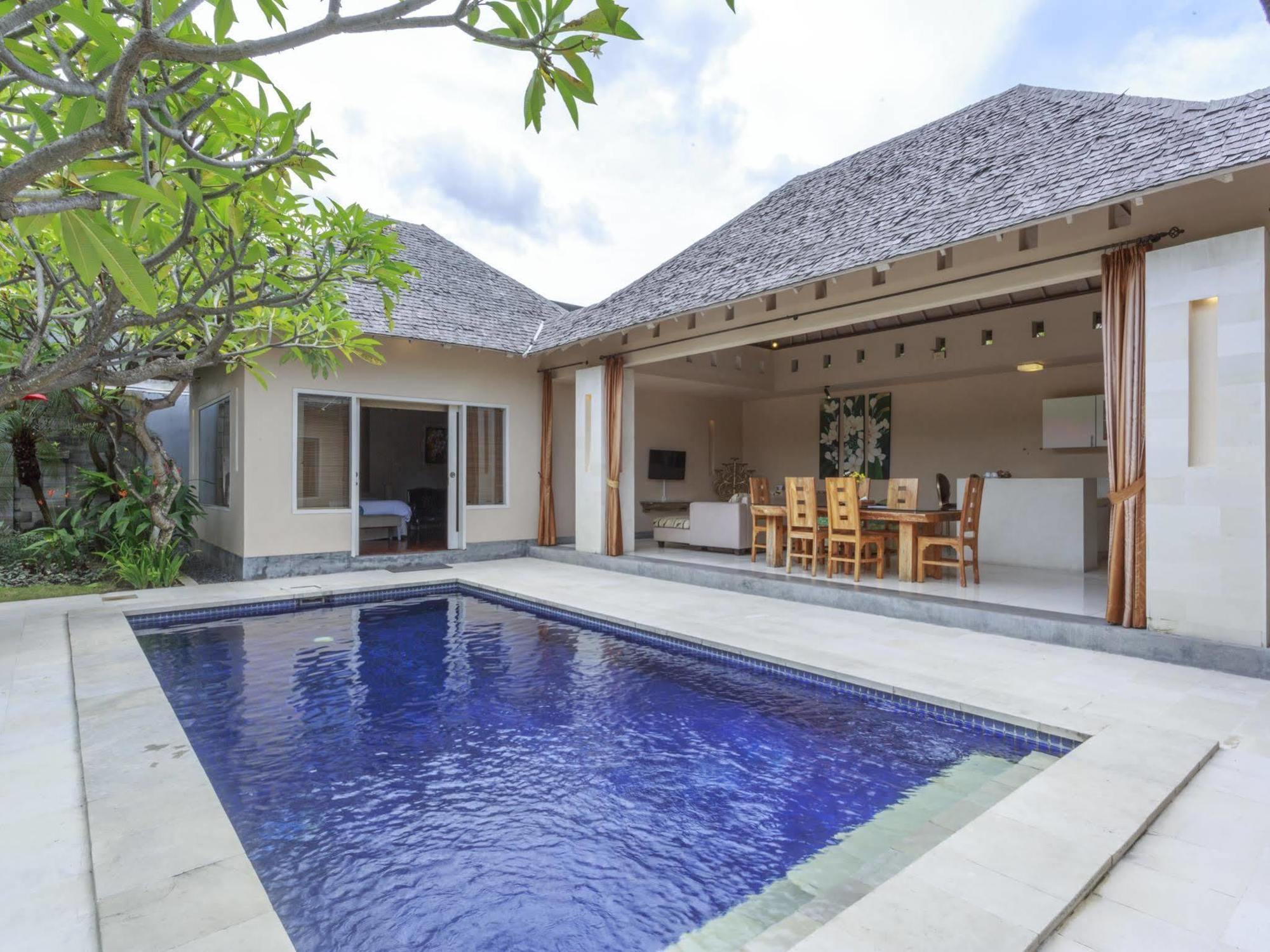 Kamuela Villas Seminyak Exterior foto